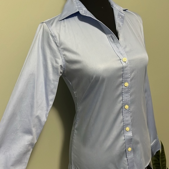 ⭐️ BANANA REPUBLIC Non-Iron Fitted Button Down Long Sleeve Top ⭐️ - Picture 3 of 5